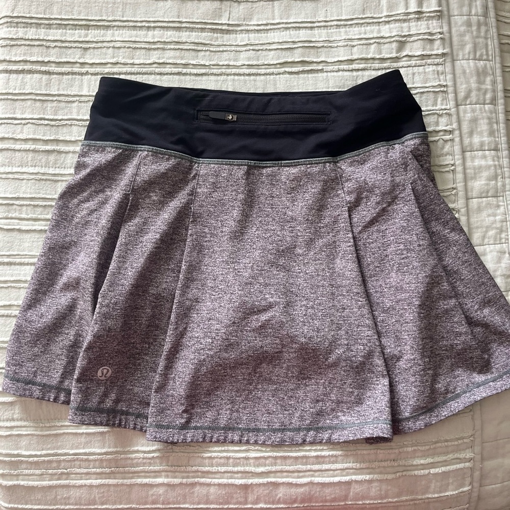 Women's Lululemon Black and Gray Athletic Skirt - Sz: 2